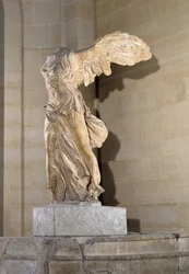 The Victory of Samothrace (parisk marmor) (se även 54788, 92583 och 94601-03, 239936, 326608)